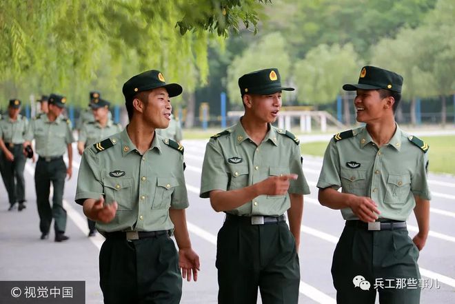 AG九游会·「中国」官方网站从21式军服回望我军历代制式军服盘点(图12)